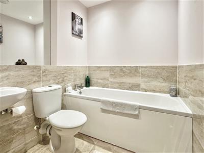 BATHROOM/WC